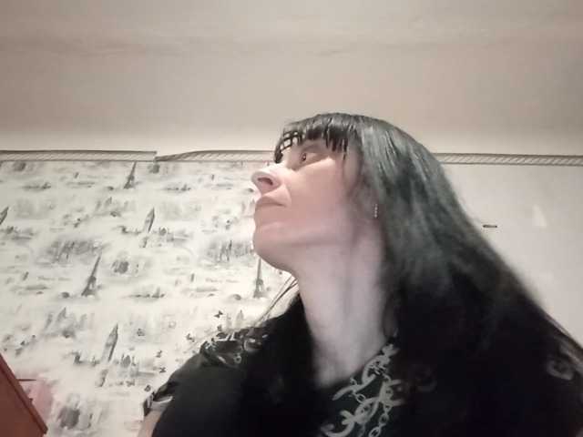 Welcome to my chat room! Feel free to say hi 😊