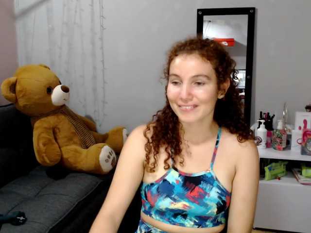 Photos VeronicaRusso hello guys enjoy with me 332 tokens to reach the goal Squirt Show
