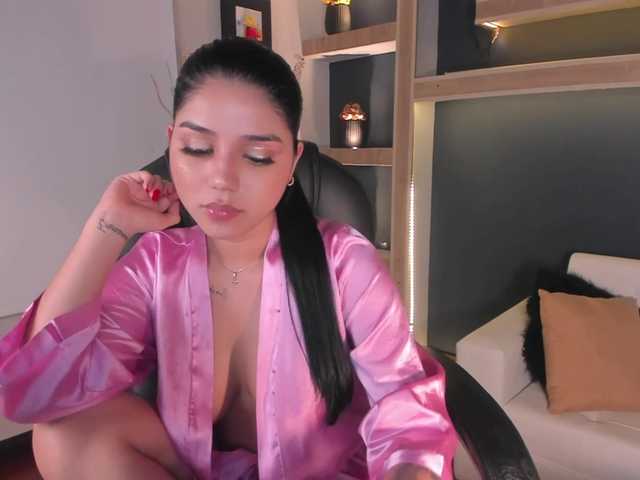 Photos VictoriaLeia beautiful latina with hot pussy for you to make her reach orgasm IG: Victoria_moodel♥ Striptease♥ @remain tks left