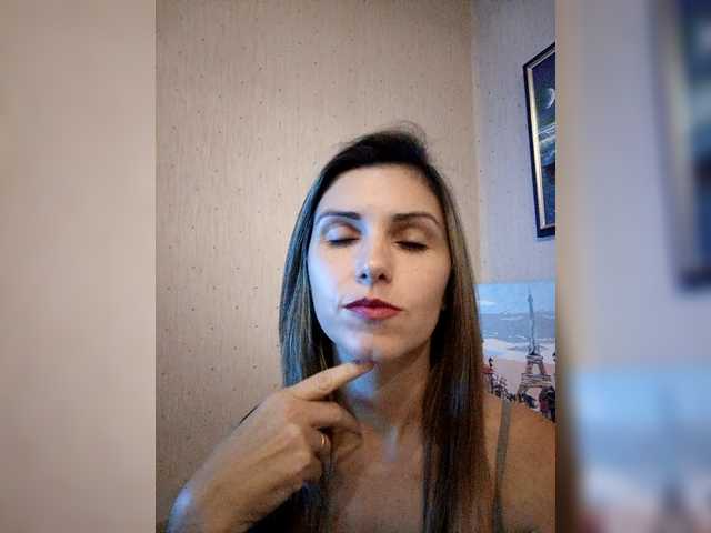 Welcome to my chat room! Feel free to say hi 😊