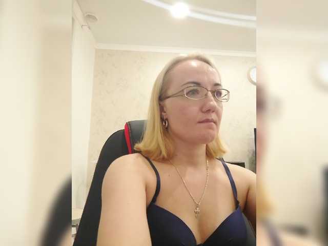 Photos viktoriyax I watch your camera for 21 tokens, listen to music for 10 tokens, and also go to ***ping, groups and private. Tips are welcome. Also put the Love of visitors!