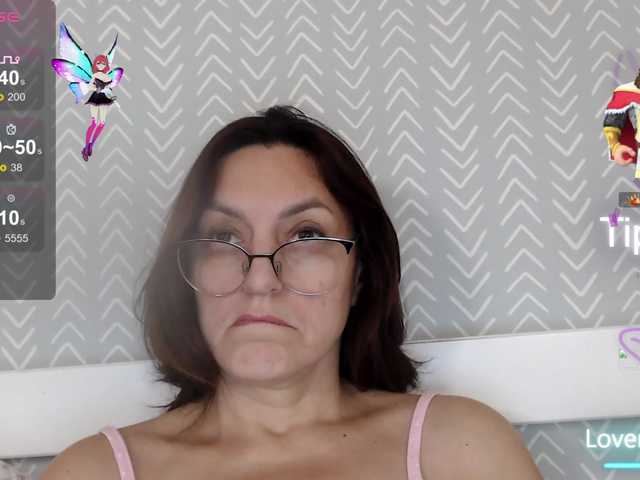 Welcome to my chat room! Feel free to say hi 😊