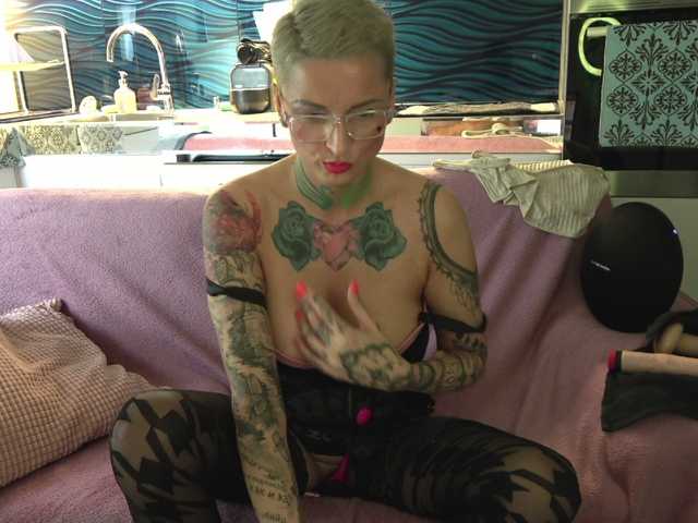 Broadcast screenshots VivianMoore