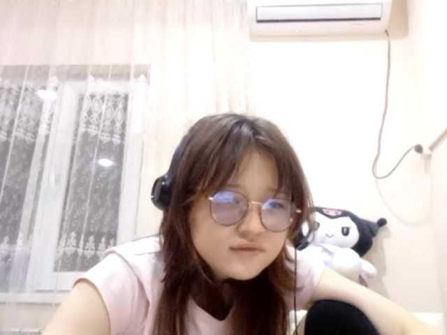 Welcome to my chat room! Feel free to say hi 😊