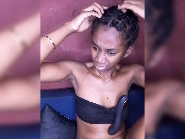 Welcome to my chat room! Feel free to say hi 😊