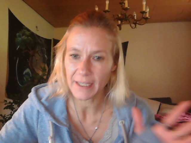 @neu hier, german milfnextdoor