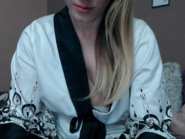 Broadcast screenshots xLolaBloomx
