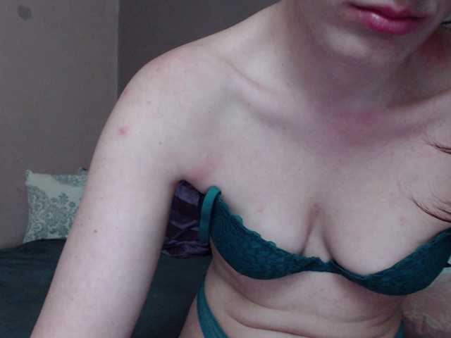 Broadcast screenshots xLolaBloomx