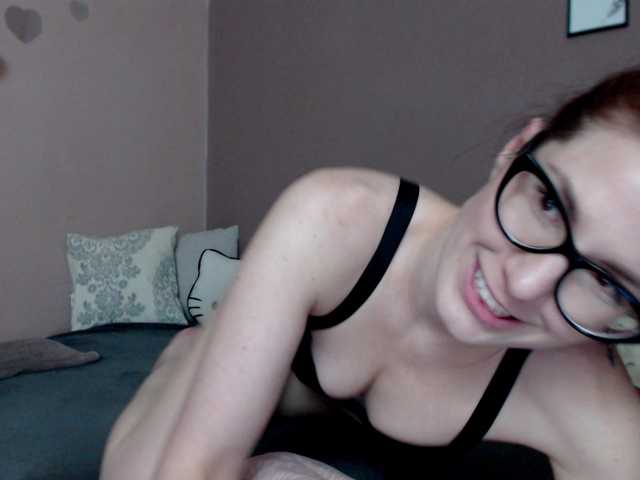 Broadcast screenshots xLolaBloomx