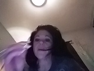 Photos xoHarleyxo Been traveling all day to get to family's house that smells funny and is dead quiet. My pussy is wet and I'm super horny.....