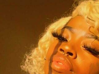 Erotic video chat Xthickbella