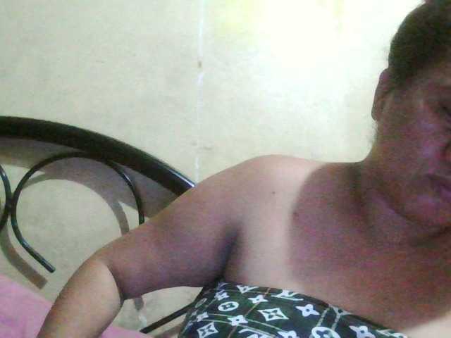 Welcome to my chat room! Feel free to say hi 😊