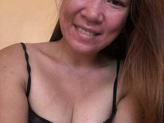 Erotic video chat Yhums28