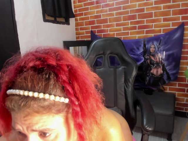 Welcome to my chat room! Feel free to say hi 😊