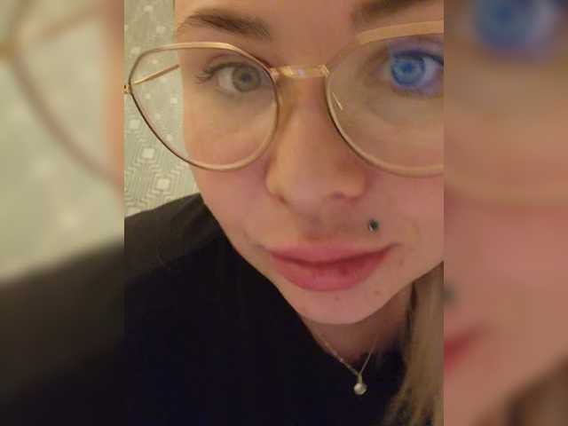 Broadcast screenshots YourFunnyBlondiee