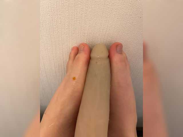 Broadcast screenshots YourPrettyLegs