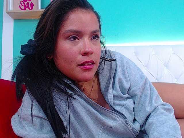 Broadcast screenshots zoecruz1